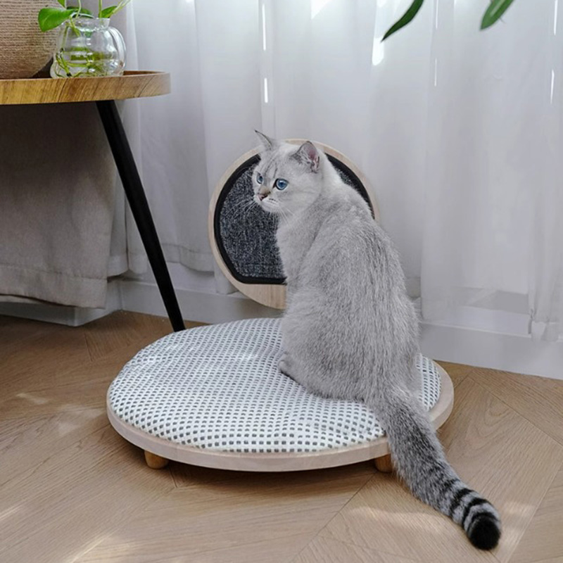 Przytulne gniazdo kota z litego drewna z deską zarysowania Przytulne gniazdo kota z litego drewna z deską zarysowania