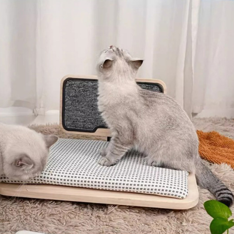 Przytulne gniazdo kota z litego drewna z deską zarysowania Przytulne gniazdo kota z litego drewna z deską zarysowania