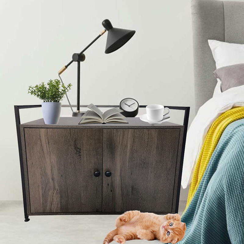 Halowa szafka na śmieci z meblami dzielącymi koty Halowa szafka na śmieci z meblami dzielącymi koty