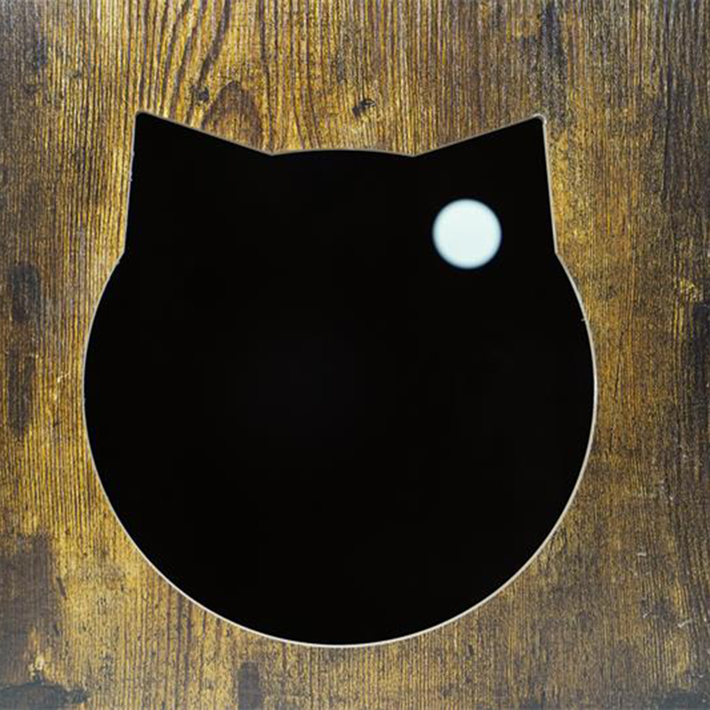 Koty z bocznym stołem koty Koty z bocznym stołem koty